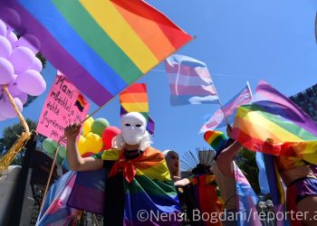 Diskriminimi detyron transgjinorët shqiptarë të vetë-mjekohen ose të shkojnë jashtë vendit