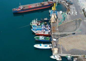 Mbipeshkimi dhe ndotja dëmtojnë habitatin detar të Shqipërisë