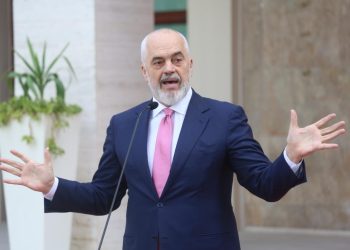 Rama e quan ‘kinezëri’ Kodin Zgjedhor dhe vendos rritje pensionesh në prag të zgjedhjeve