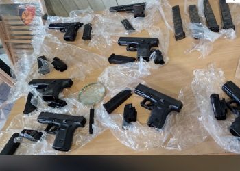 Policia e Durrësit godet rastin e trafikut të armëve drejt Britanisë