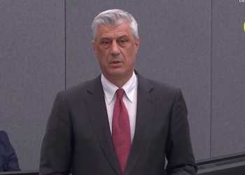 Protesta dhe emocione të forta në fillimin e gjyqit ndaj liderëve të UÇK-së në Hagë