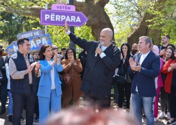 KQZ ndalon institucionet publike të shpërndajnë propagandën e ministrave në Facebook