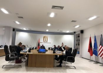 Mungesa e vlerësimit për drejtuesit dhe promovimet pa garë shkaktojnë debat në KLP