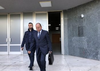 “Blen lirë dhe shet shtrenjtë”: Pikëpyetje mbi makinat e prokurorit Sokol Nishani