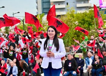 ‘Fushatë e qetë’ për kandidaten e PS-së në Lushnjë, rivali pretendon përdorimin e administratës