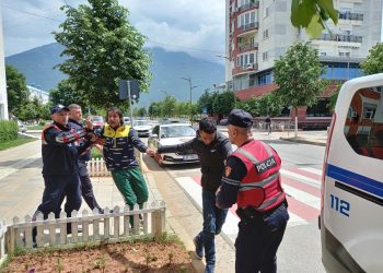 Gjykata caktoi masë sigurie me burg për 6 emigrantë që akuzohen se qëlluan policinë
