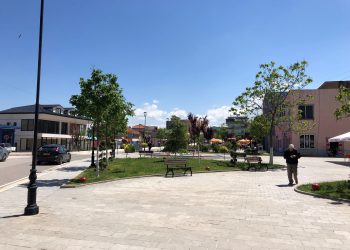 Tre kandidatët për Patosin, ‘derë më derë’ për të fituar garën