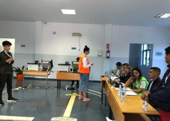 Votimi familjar dhe defektet teknike shenjojnë zgjedhjet elektronike në Elbasan