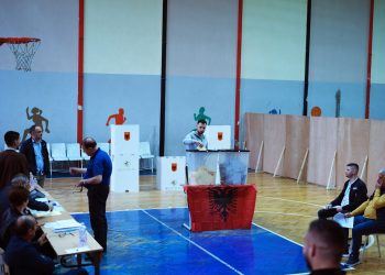 Votuesit e rinj braktisën në masë votimet e 14 majit
