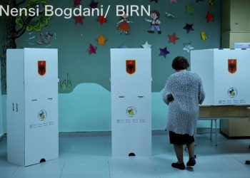 Pjesëmarrja bie në 35%, ndërsa palët i bëjnë thirrje mbështetësve të votojnë