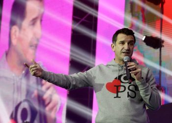 ‘Akt1visti’ lë në baltë Erion Veliajn në betejën virtuale për Tiranën