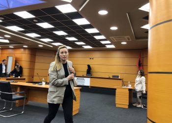Gjyqtarja Ejona Lazellari konfirmohet në detyrë