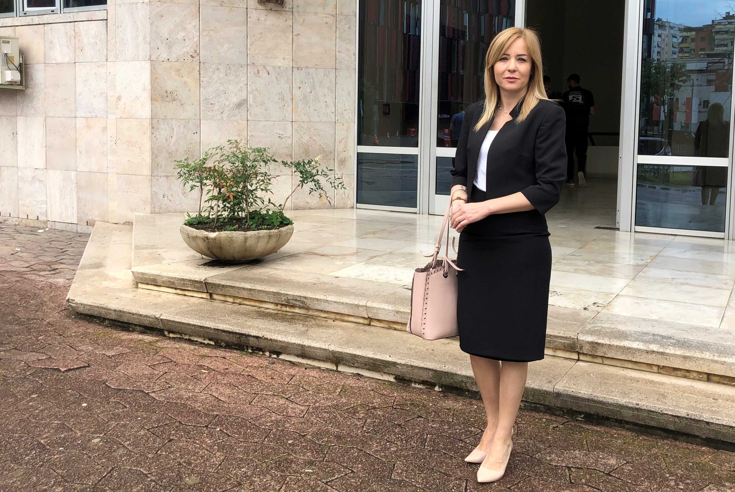Prokurorja e Tiranës Mirela Zavalani pas seancës së konfirmimit. Foto: Vladimir Karaj/BIRN