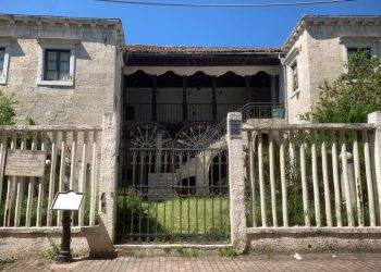 Në fillim të sezonit turistik, ‘Durrësit antik’ i është vënë dryni