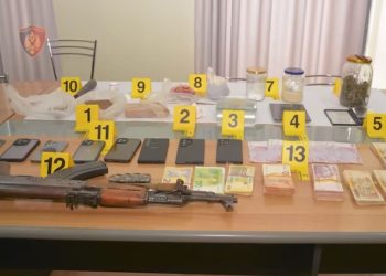 45 të arrestuar dhe 7 në kërkim pas një aksioni antidrogë në Elbasan