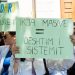 Studentët e mjekësisë në protestë kundër ‘kontratës së detyrueshme’