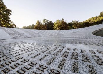 Të pandëshkuar: Luftëtarët pro-serbë grekë ende mburren për Srebrenicën