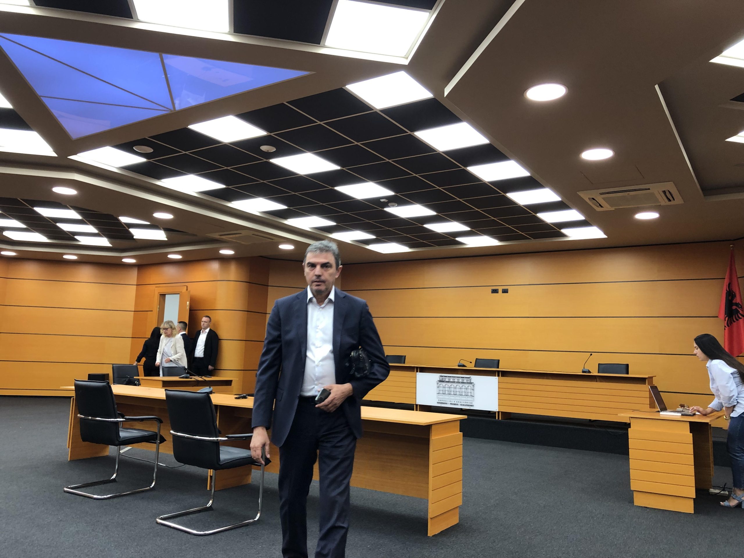 Prokurori Artur Cara pas vendimit të KPK. Foto: Edmond Hoxhaj. 