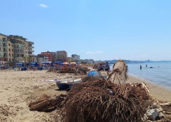 Rritja e kostove nuk e zgjidhi mbledhjen e plehrave në plazhet e Durrësit dhe Kavajës