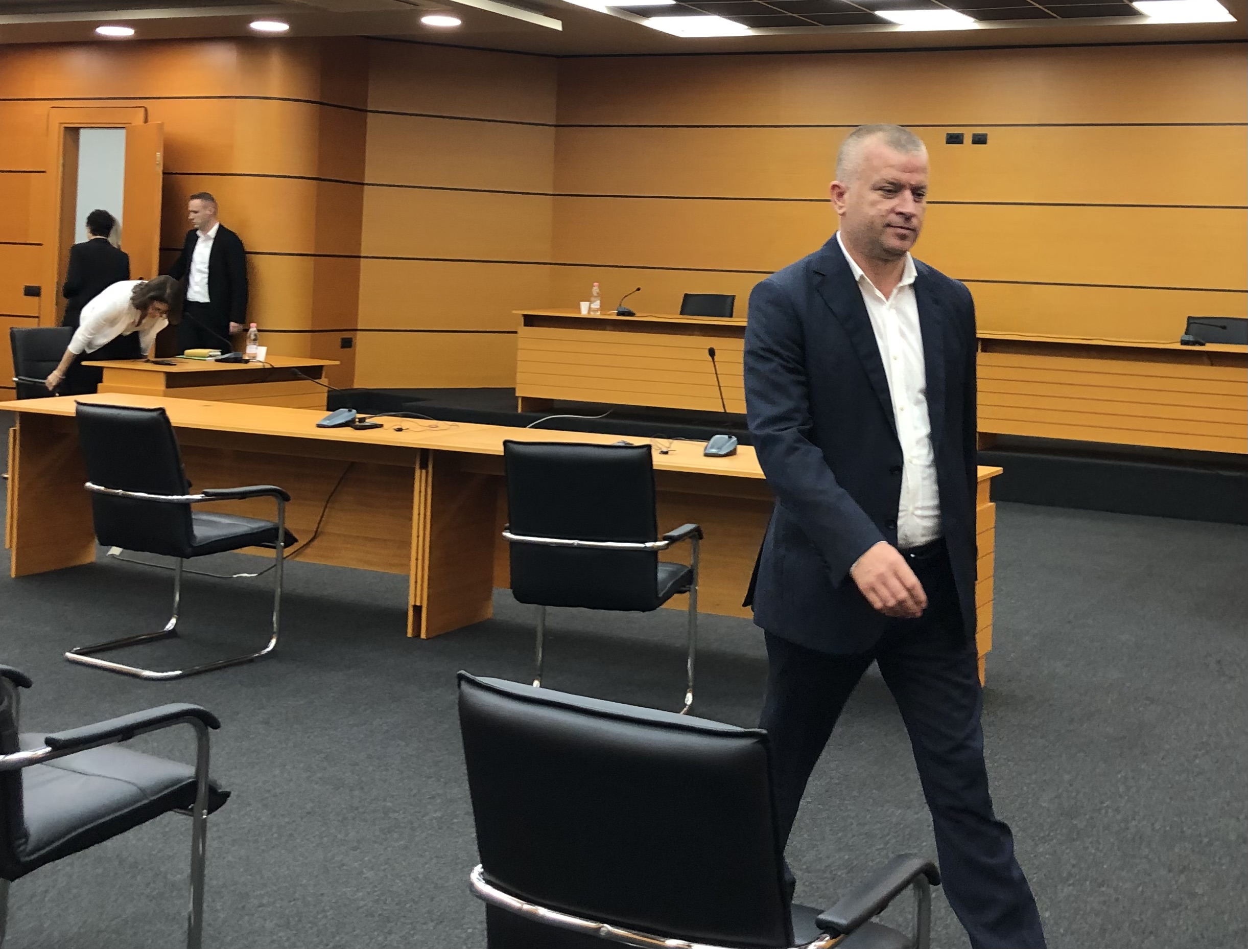 Prokurori i Elbasanit, Artur Ismajlukaj pas konfirmimit. Foto:Vladimir Karaj/BIRN