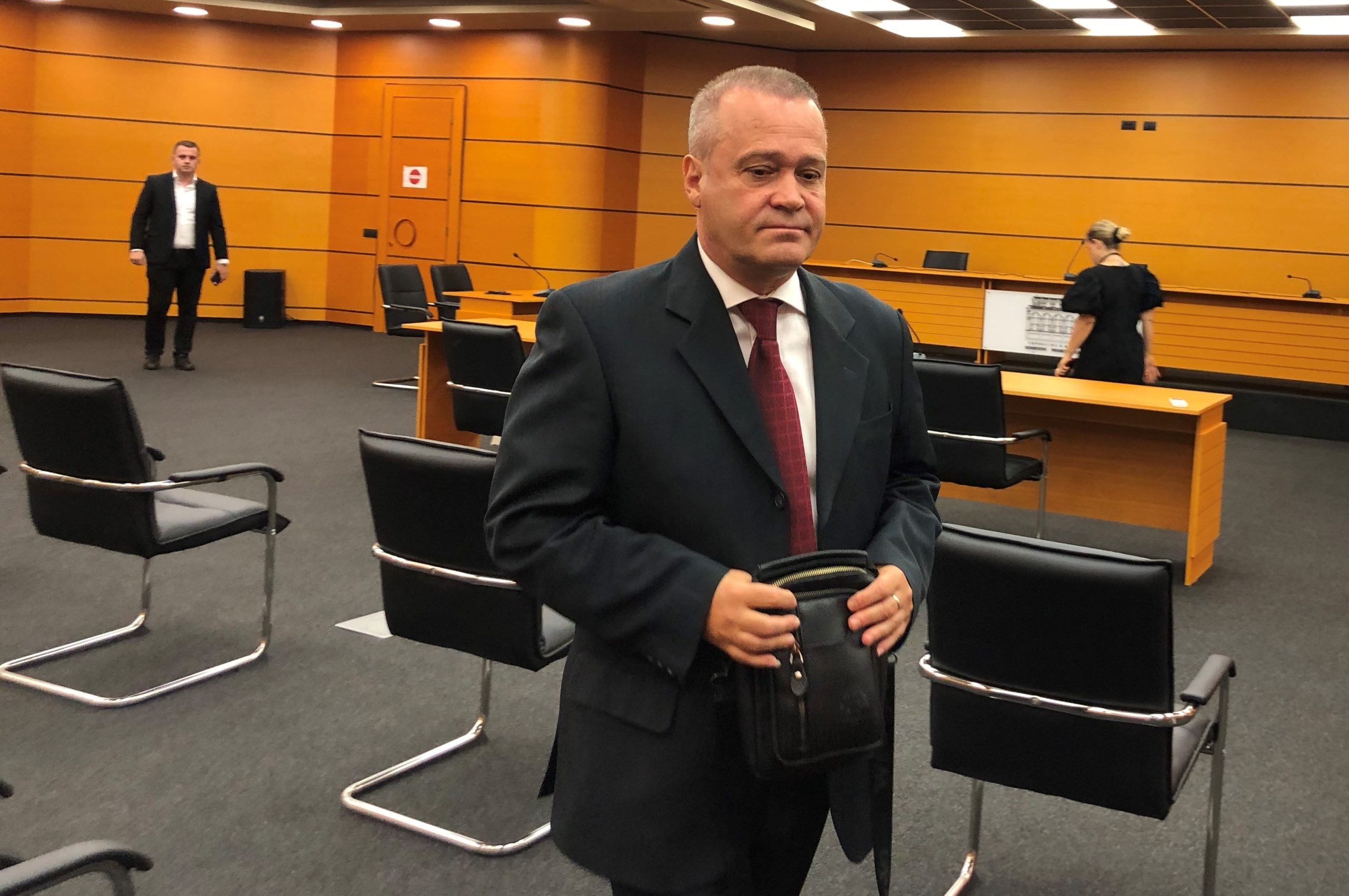 Prokurori i Tiranës Saimir Hysa pas vendimit të konfirmimit nga KPK. Foto:BIRN