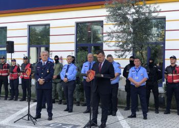 Policia arreston qindra shpërndarës droge në vend