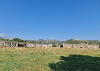 Të mbijetuarit e kampit të Tepelenës kërkojnë të mos harrohet historia e represionit në Shqipëri