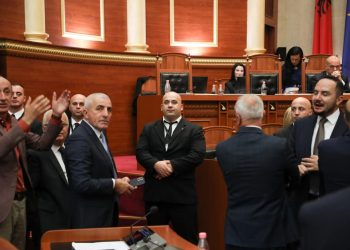 PS rrëzon hetimin parlamentar për koncesionet në shëndetësi