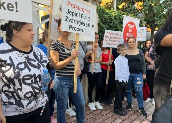 Punonjëset e fasonerisë protestojnë për zvarritje e hetimeve ndaj kompanisë që nuk i pagoi