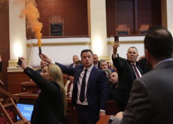 Mazhoranca miraton buxhetin mes tymit dhe kaosit në Kuvend