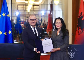 Shqipëria bëri “progres të paktë” ose “të kufizuar” në reforma gjatë vitit të fundit, thotë Brukseli