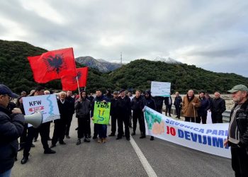 Komuniteti kundërshton projektin për devijimin e lumit të Shushicës