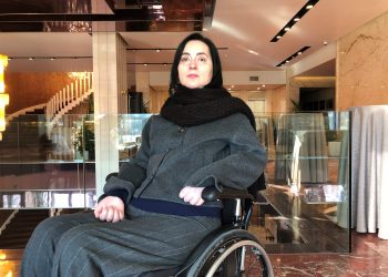 Personat me aftësi të kufizuara luftojnë për akses në institucionet publike