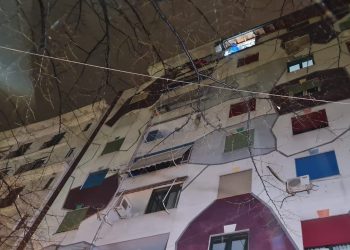 “Gjithë Shqipëria ty të do”: Përkrahësit e Berishës mblidhen çdo ditë për të dëgjuar heroin e arrestuar
