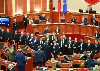 Komisioni i Etikës në Kuvend përjashton edhe 4 deputetë të opozitës