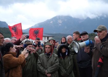 ‘Shpëtoni Shushicën’: Rritet protesta kundër projektit të ujësjellësit të ri Himarës