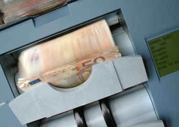 Bankat shqiptare shënojnë rekord fitimesh nga rritja e interesave