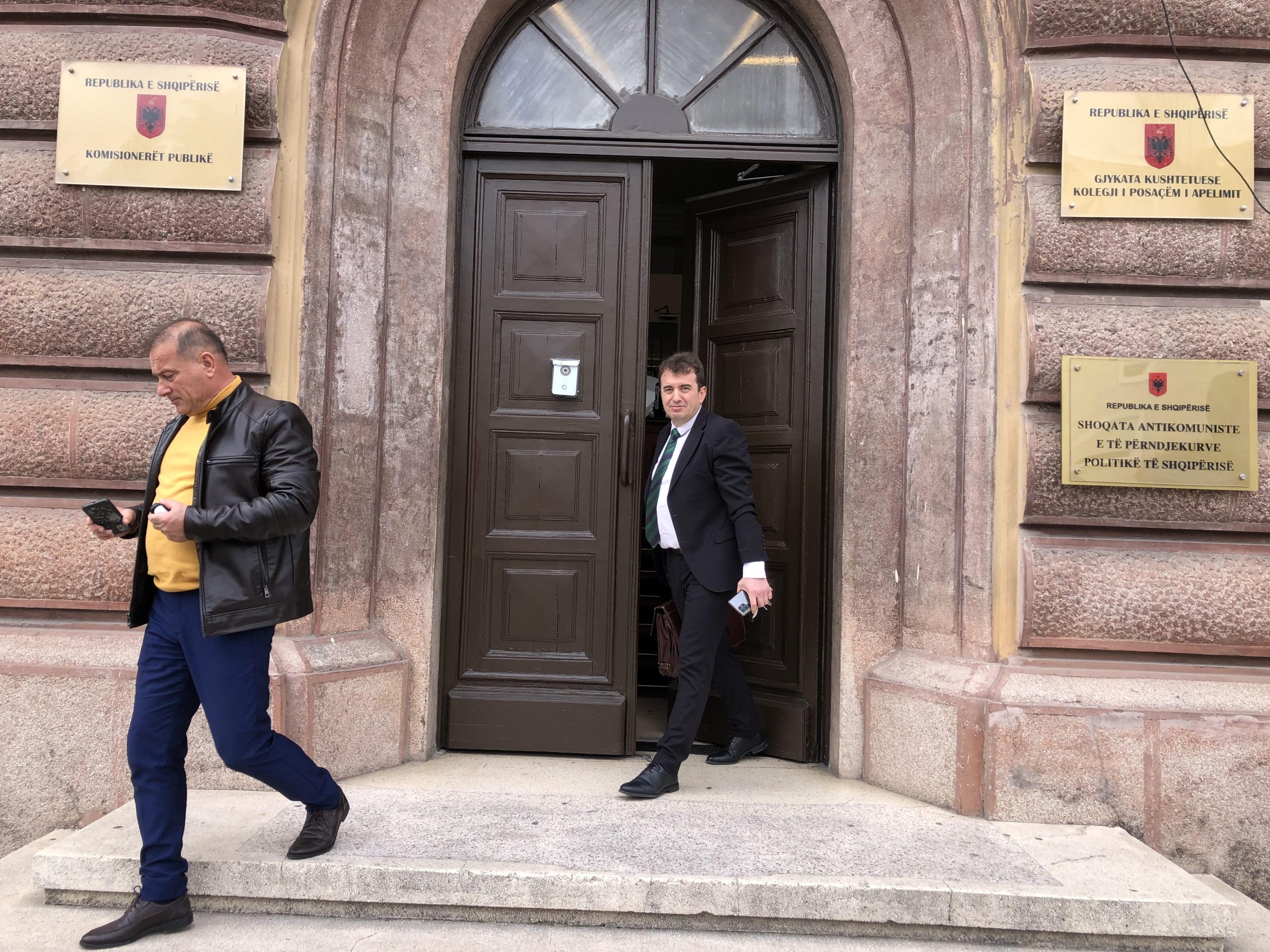 Prokurori Julian Çafka pas seancës në KPA. Foto: Edmond Hoxhaj. 