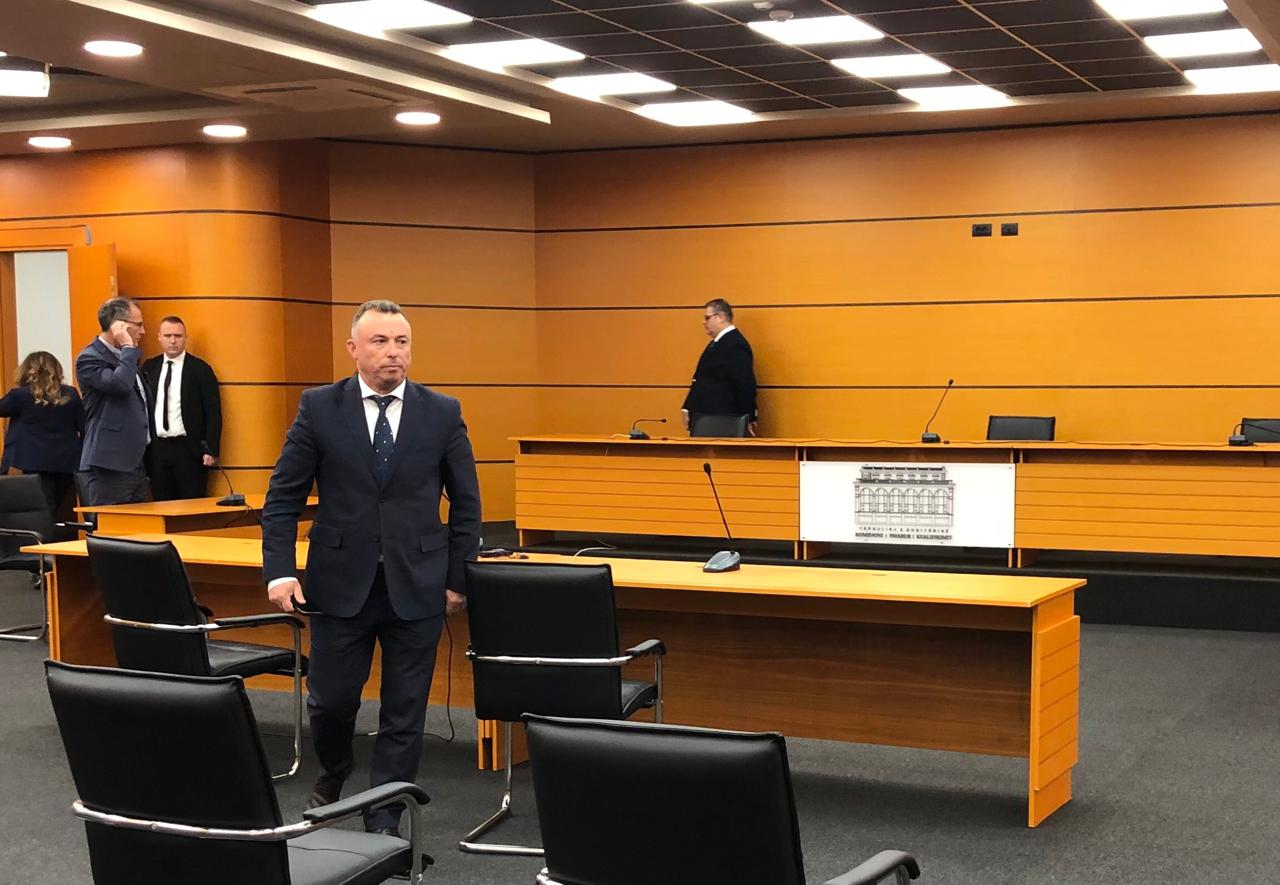 Prokurori Dritan Gripshi pas vendimit për shkarkimin nga detyra. Foto| BIRN