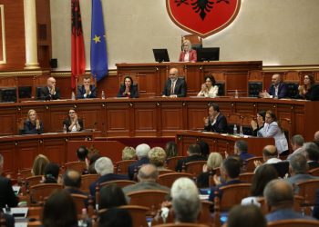 Kuvendi miraton me votat e PS rezolutën anti-korrupsion