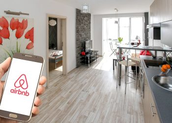 Biznesi i apartamenteve me qira ditore po lulëzon, por operatorët ankohen se s’ka punëtorë