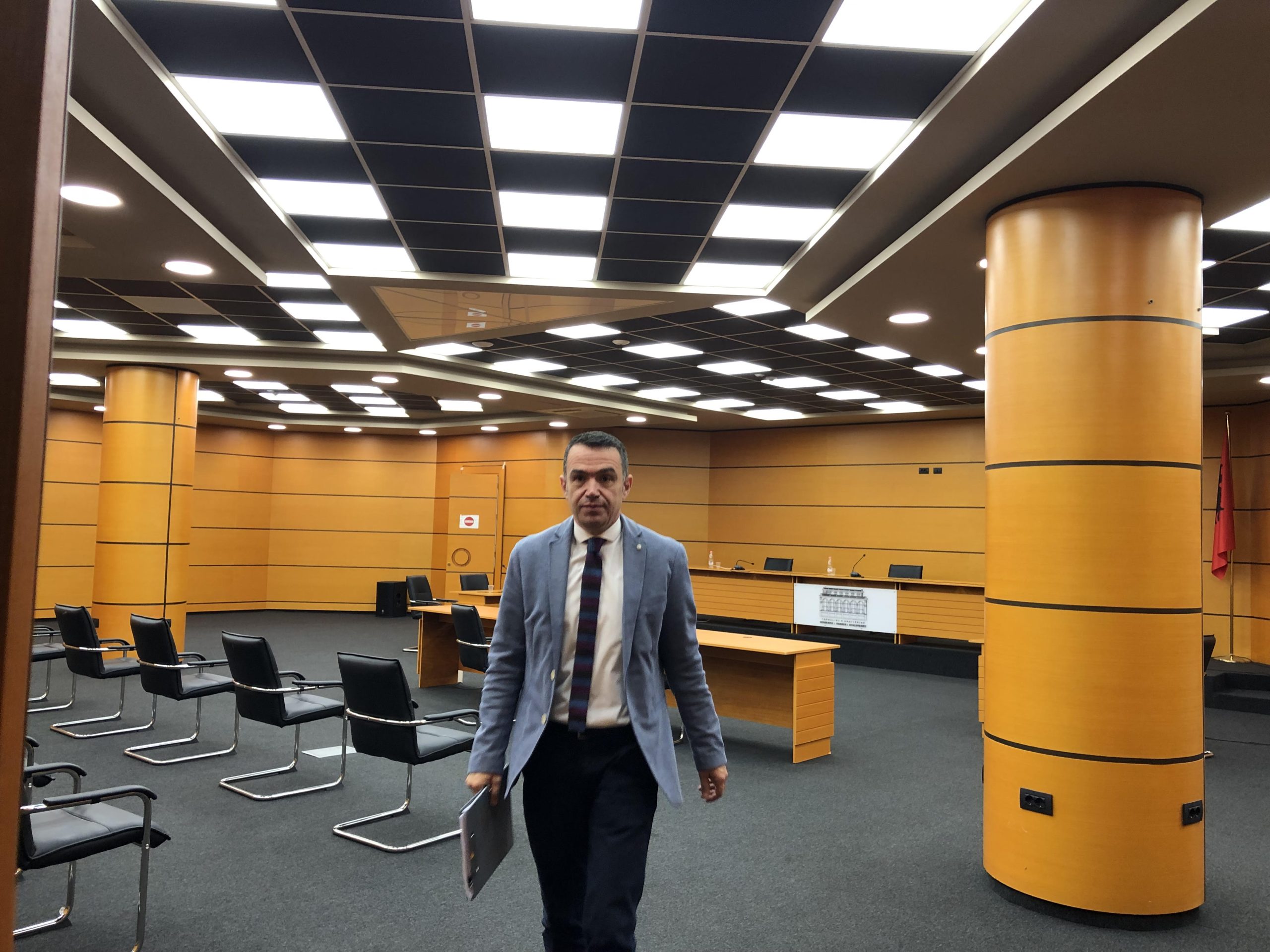 Gjyqtari Julian Haxhiu pas seancës dëgjimore në KPK. Foto: Edmond Hoxhaj. 