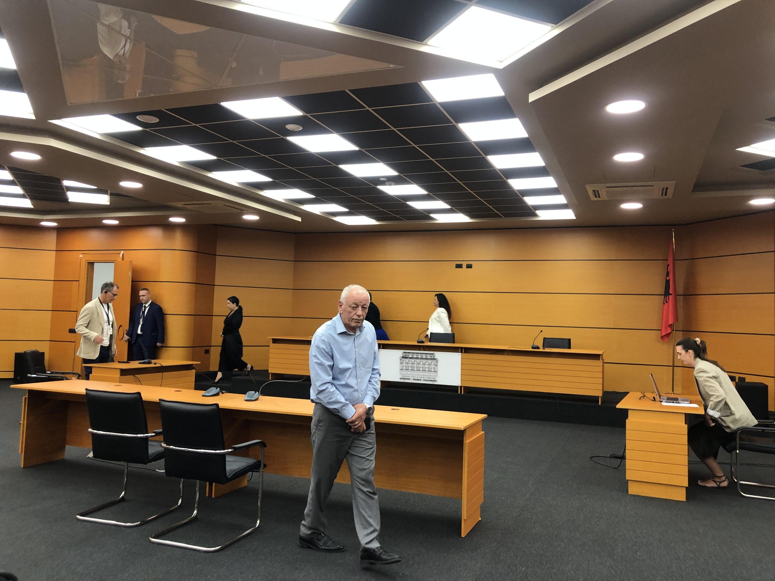 Gjyqtari Seladin Pysqyli pas vendimit të KPK. Foto | BIRN
