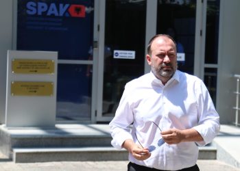 Ministri Arbjan Mazniku pyetet në SPAK për aferën e kompanisë 5D