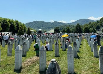 Bosnja shënon përvjetorin e gjenocidit të Srebrenicës me varrim masiv