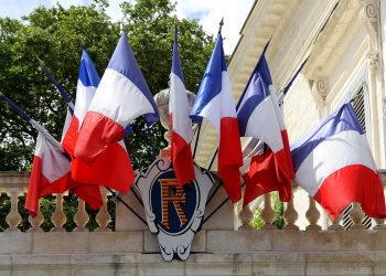 Kërkimi për një shumicë të re në Francë