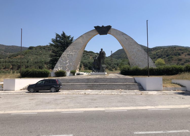 ‘Vijnë, marrin e ikin’: Por fshatrat e lumit të Vlorës japin vota të sigurta për socialistët