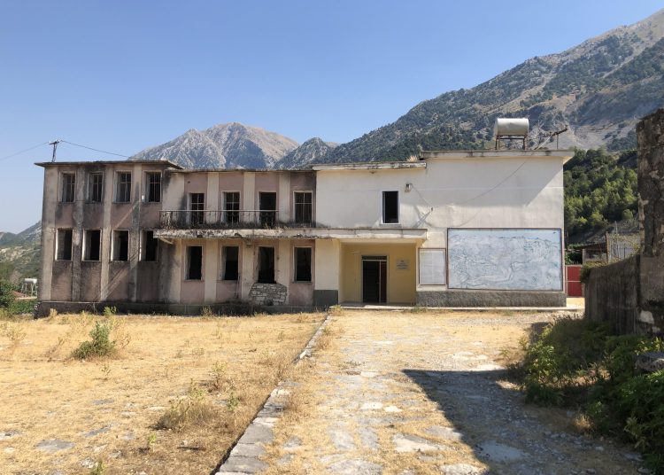 ‘Vijnë, marrin e ikin’: Por fshatrat e lumit të Vlorës japin vota të sigurta për socialistët