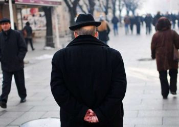“Ia dalim disi”: Pensionistët e Kosovës në vështirësi ndërsa kostoja e jetesës rritet