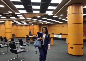 Ornela Rrumbullaku jep shpjegime për bilancet negative në investimet e bashkëshortit
